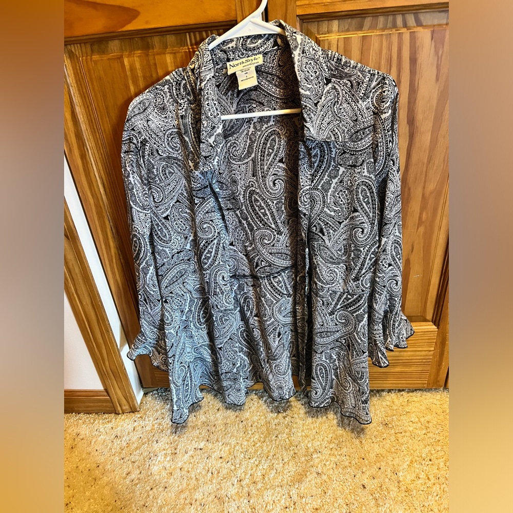 Women’s Stylish Black & White, Size Large. Used in good condition.